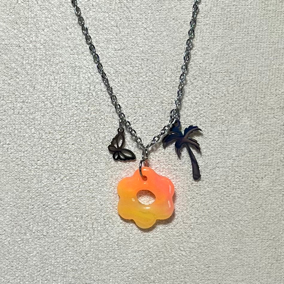 Collier Flora – Bijou Fait Main en Acier Inoxydable et Pâte Polymère
