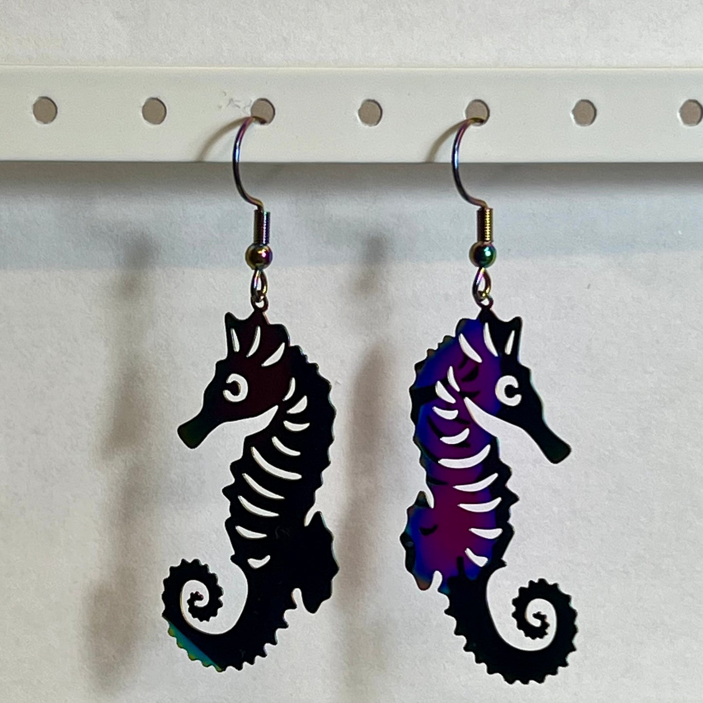 Boucles d’Oreilles en Acier Inoxydable B049 – Holographique | Hypoallergéniques et Résistantes à l’Eau