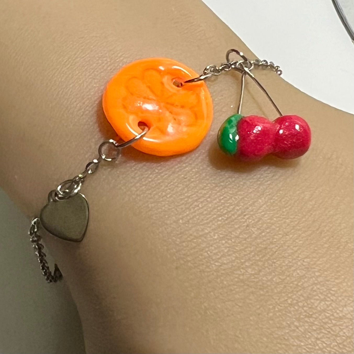 Bracelet Multi-fruits en acier inoxydable fait main – Citron-Fraise-Palmier ou Orange-Cerise-Coeur – Chaîne dorée ou argentée
