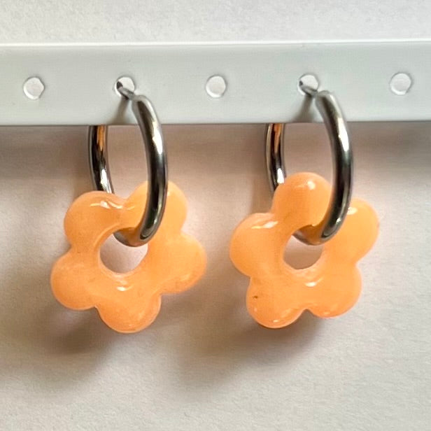 Pampilles Flora (20mm) – Paires de fleurs en pâte polymère (sans créoles)