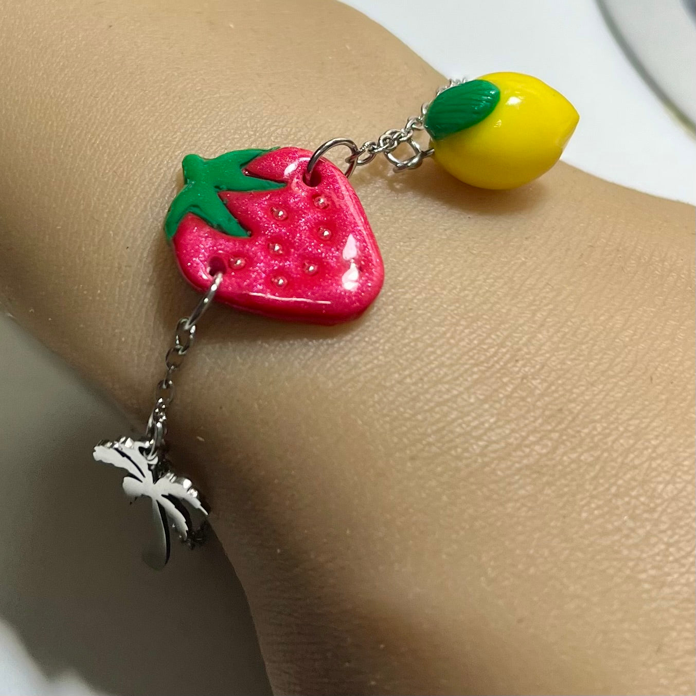 Bracelet Multi-fruits en acier inoxydable fait main – Citron-Fraise-Palmier ou Orange-Cerise-Coeur – Chaîne dorée ou argentée