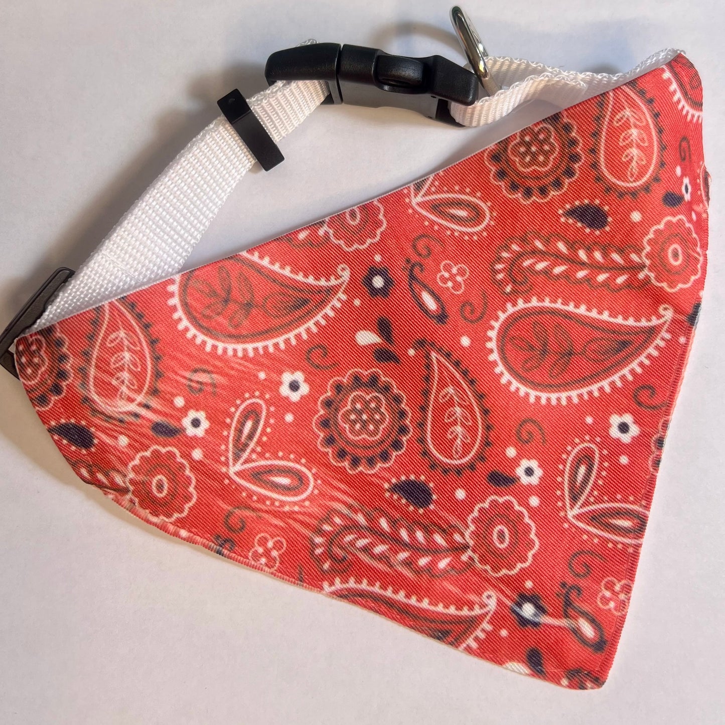 Bandana B005 pour Chien et Chat Réglable – Foulard Animal Coloré avec Anneau pour Médaille
