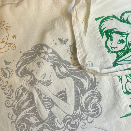 Collection de tote bags en coton Kokoha avec différents motifs et personnages