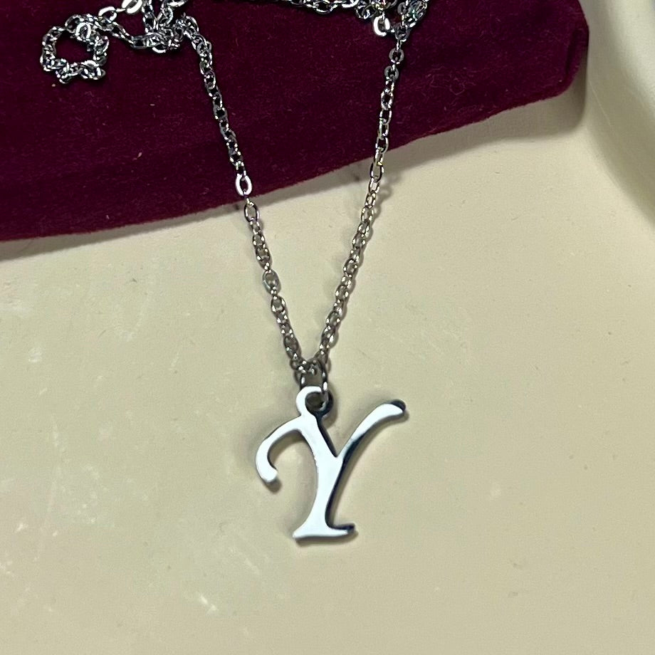 Collier Lettre Initiale en Acier Inoxydable – Doré ou Argenté | Cadeau Personnalisé à Petit Prix