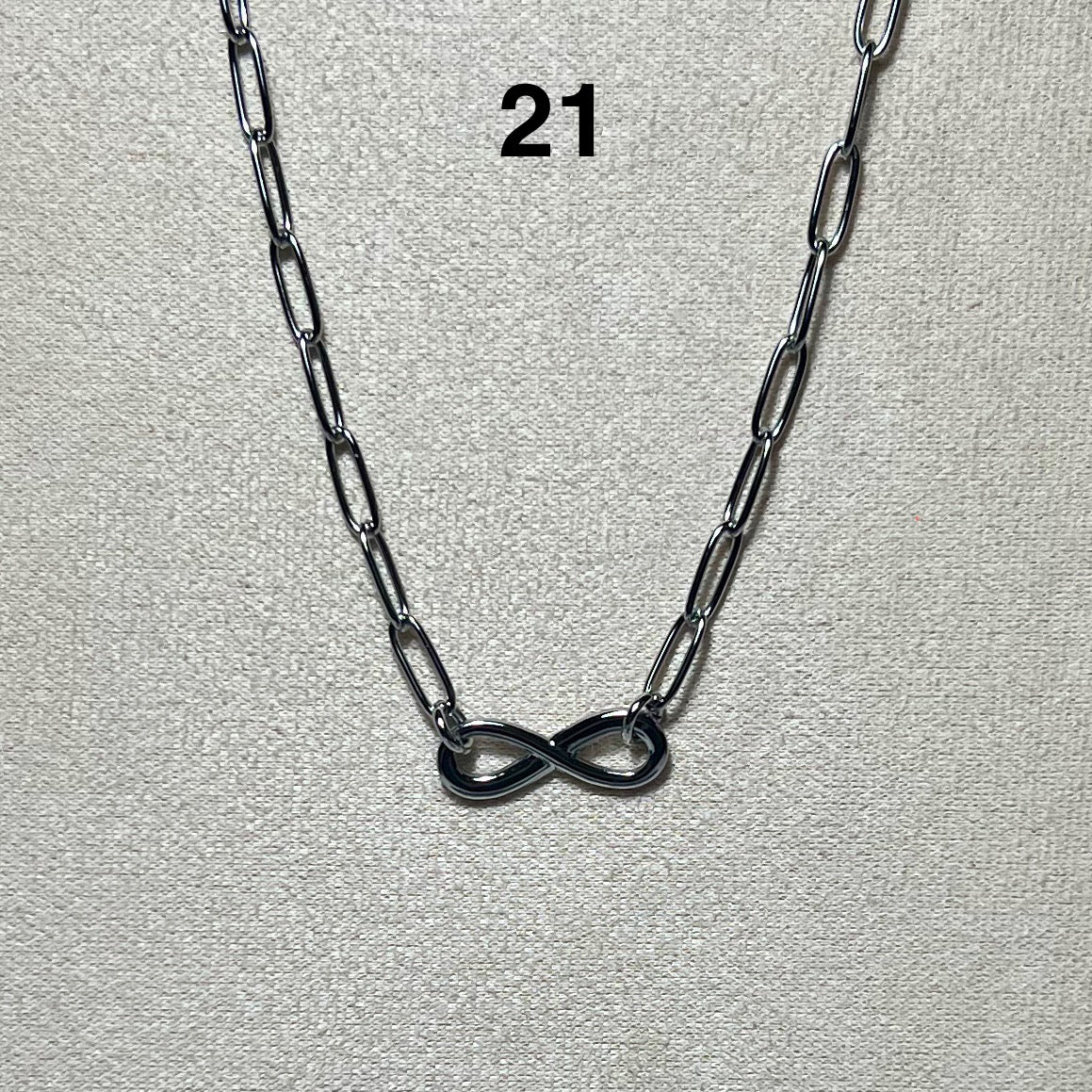 Collier en acier inoxydable N° 21 (42cm+ 4cm) – Ajustable, hypoallergénique et résistants à l’eau