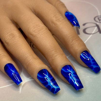 Fast Nails F011 éclair bleu brillant portés sur les ongles