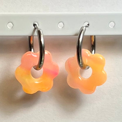 Pampilles Flora (20mm) – Paires de fleurs en pâte polymère (sans créoles)