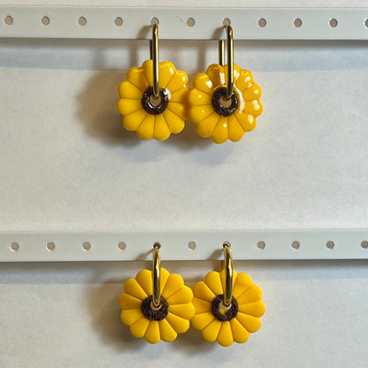 Pampilles GlowSun (25mm) – Tournesols en pâte polymère mate ou brillante (vendues par paires, sans créoles)