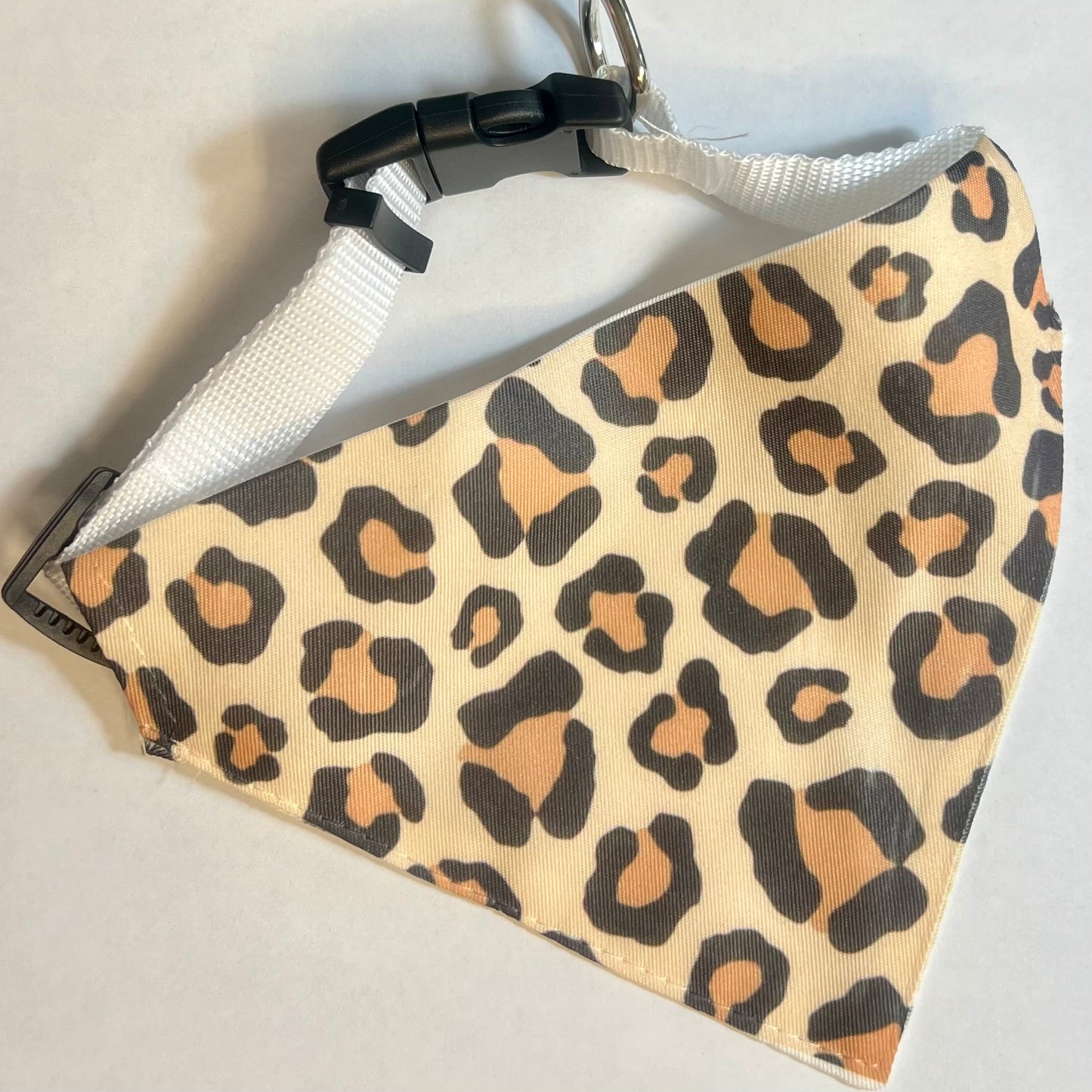 Bandana B001 pour Chien et Chat Réglable – Foulard Animal Coloré avec Anneau pour Médaille