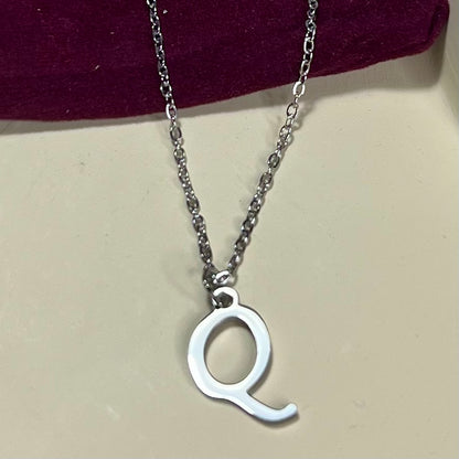 Collier Lettre Initiale en Acier Inoxydable – Doré ou Argenté | Cadeau Personnalisé à Petit Prix