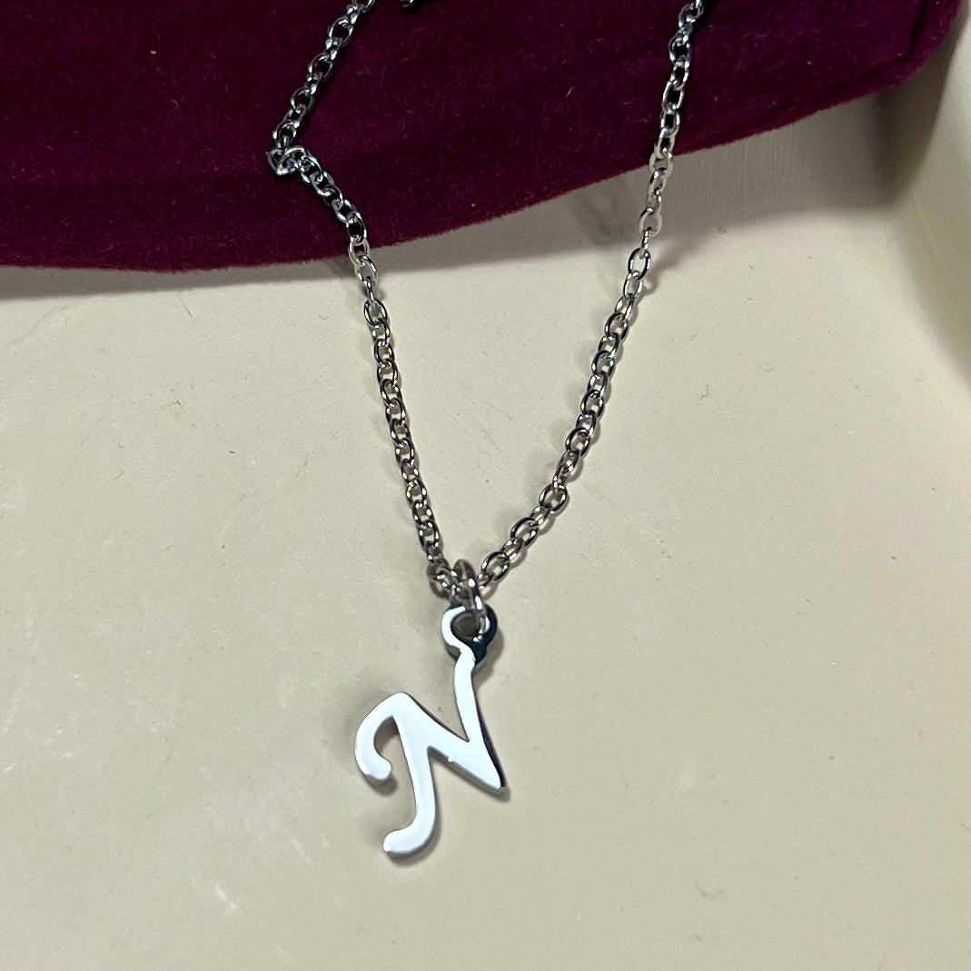 Collier Lettre Initiale en Acier Inoxydable – Doré ou Argenté | Cadeau Personnalisé à Petit Prix