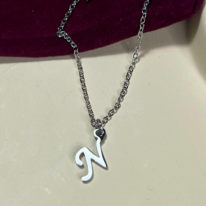 Collier Lettre Initiale en Acier Inoxydable – Doré ou Argenté | Cadeau Personnalisé à Petit Prix