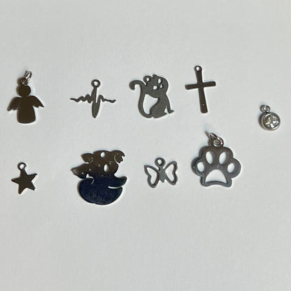 Collier Prénom Personnalisable en Acier Inoxydable – Lettres et Symboles Doré ou Argenté