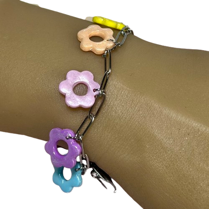 Bracelet Multi Flora Nacré Pastel – Fleurs en pâte polymère et chaîne inoxydable ajustable
