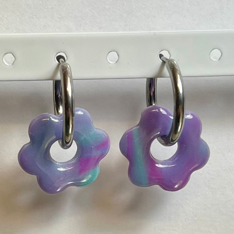 Pampilles Flora (20mm) – Paires de fleurs en pâte polymère (sans créoles)
