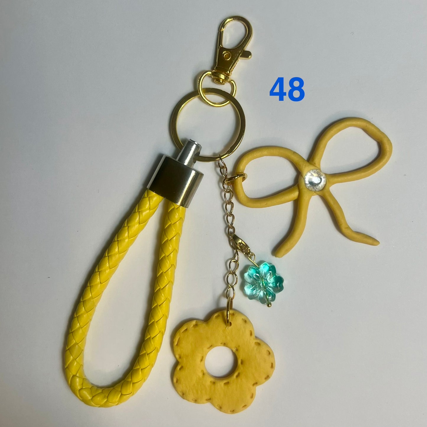 ✨ Bijou de Sac et Porte-Clés Fantaisie – Accessoire Tendance avec Breloques