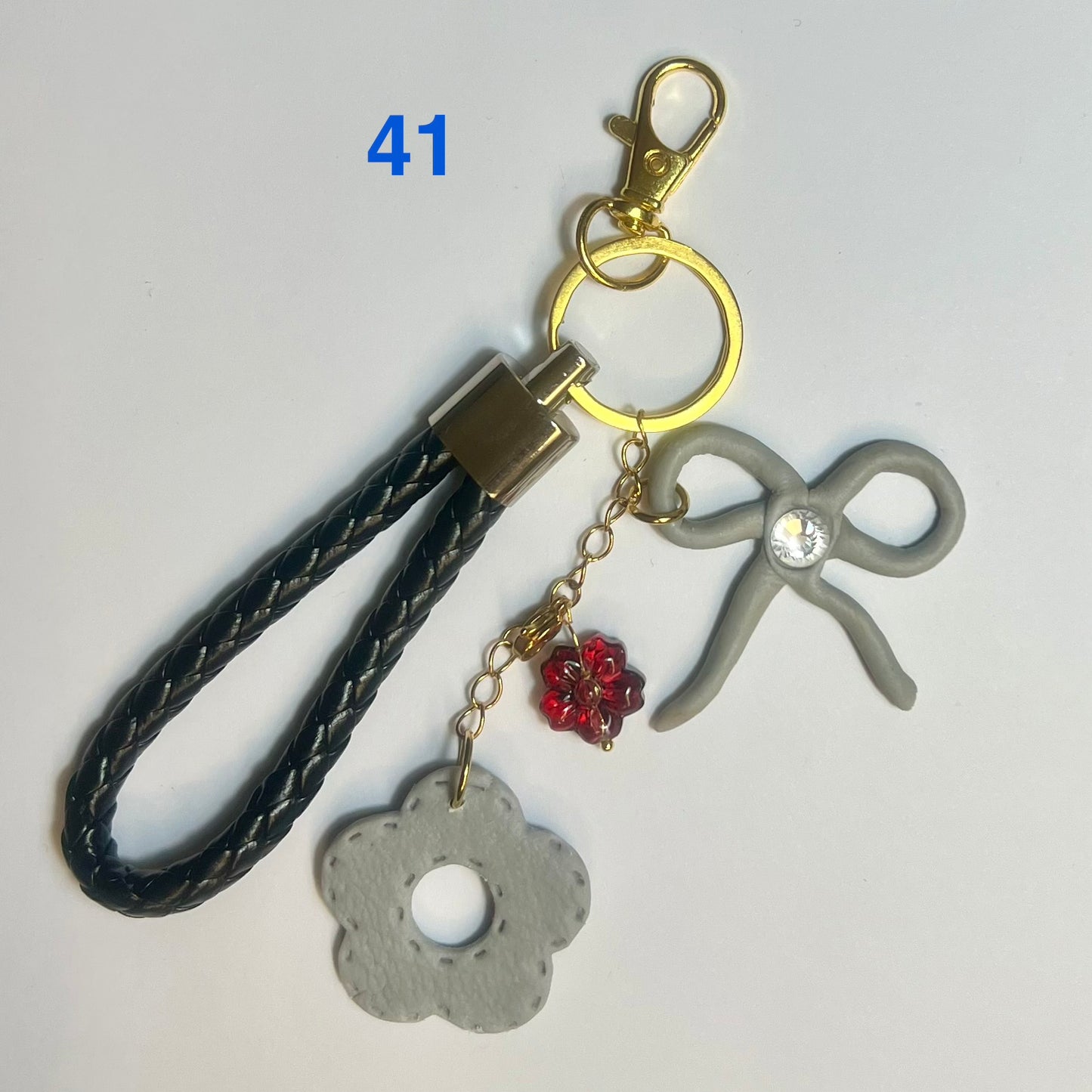✨ Bijou de Sac et Porte-Clés Fantaisie – Accessoire Tendance avec Breloques