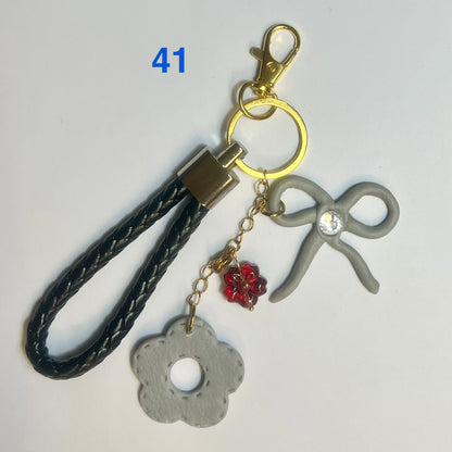 ✨ Bijou de Sac et Porte-Clés Fantaisie – Accessoire Tendance avec Breloques