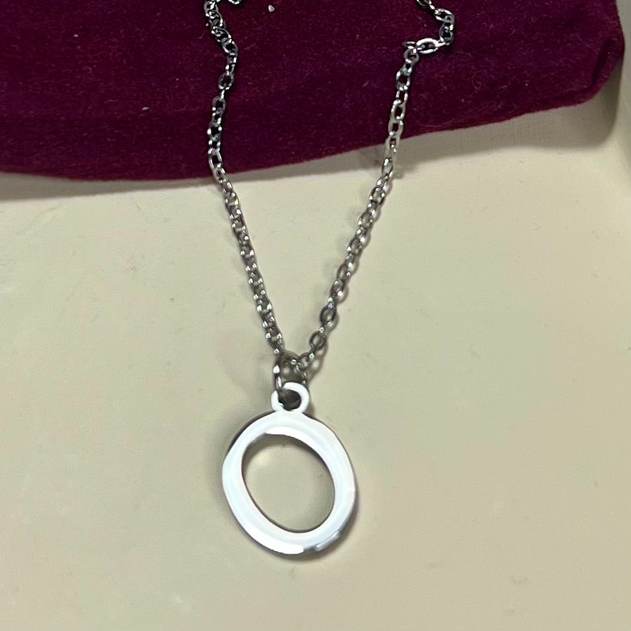 Collier Lettre Initiale en Acier Inoxydable – Doré ou Argenté | Cadeau Personnalisé à Petit Prix