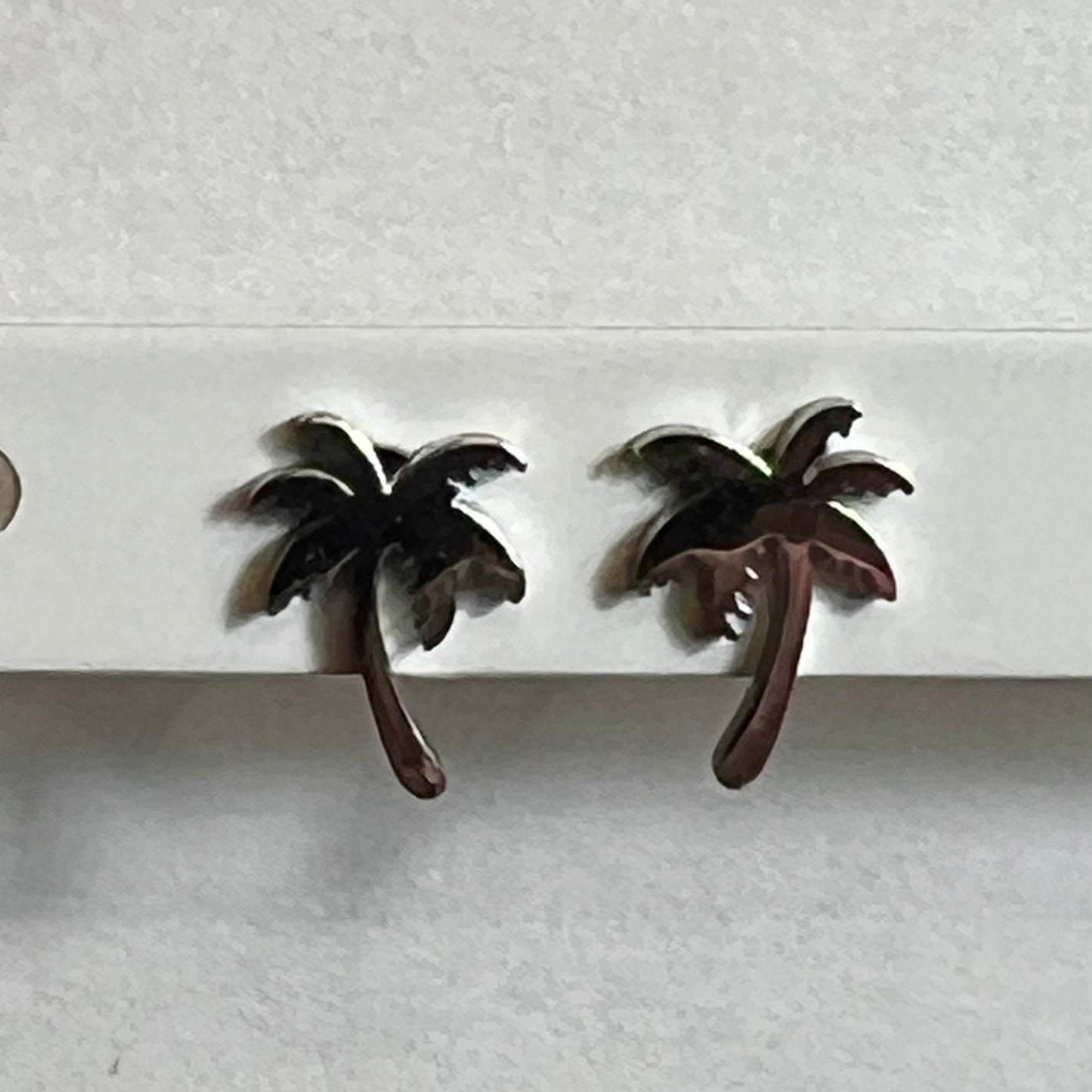 Boucles d’Oreilles en Acier Inoxydable B004 – Doré ou Argenté | Hypoallergéniques et Résistantes à l’Eau