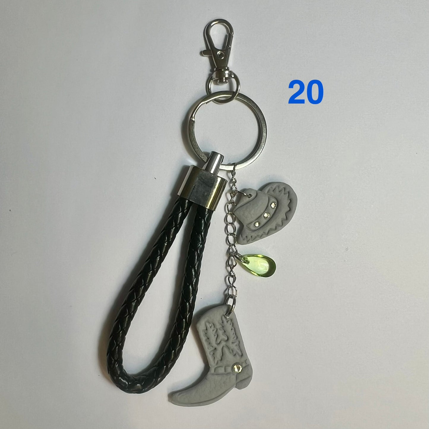 ✨ Bijou de Sac et Porte-Clés Fantaisie – Accessoire Tendance avec Breloques