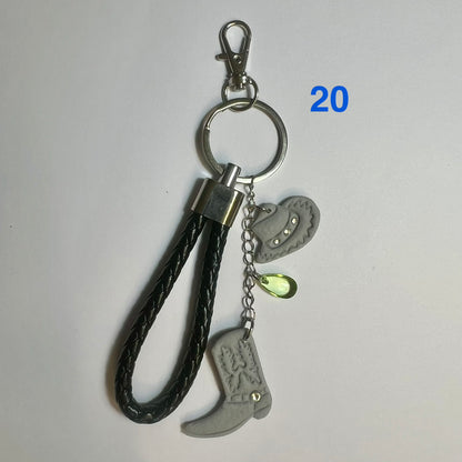 ✨ Bijou de Sac et Porte-Clés Fantaisie – Accessoire Tendance avec Breloques