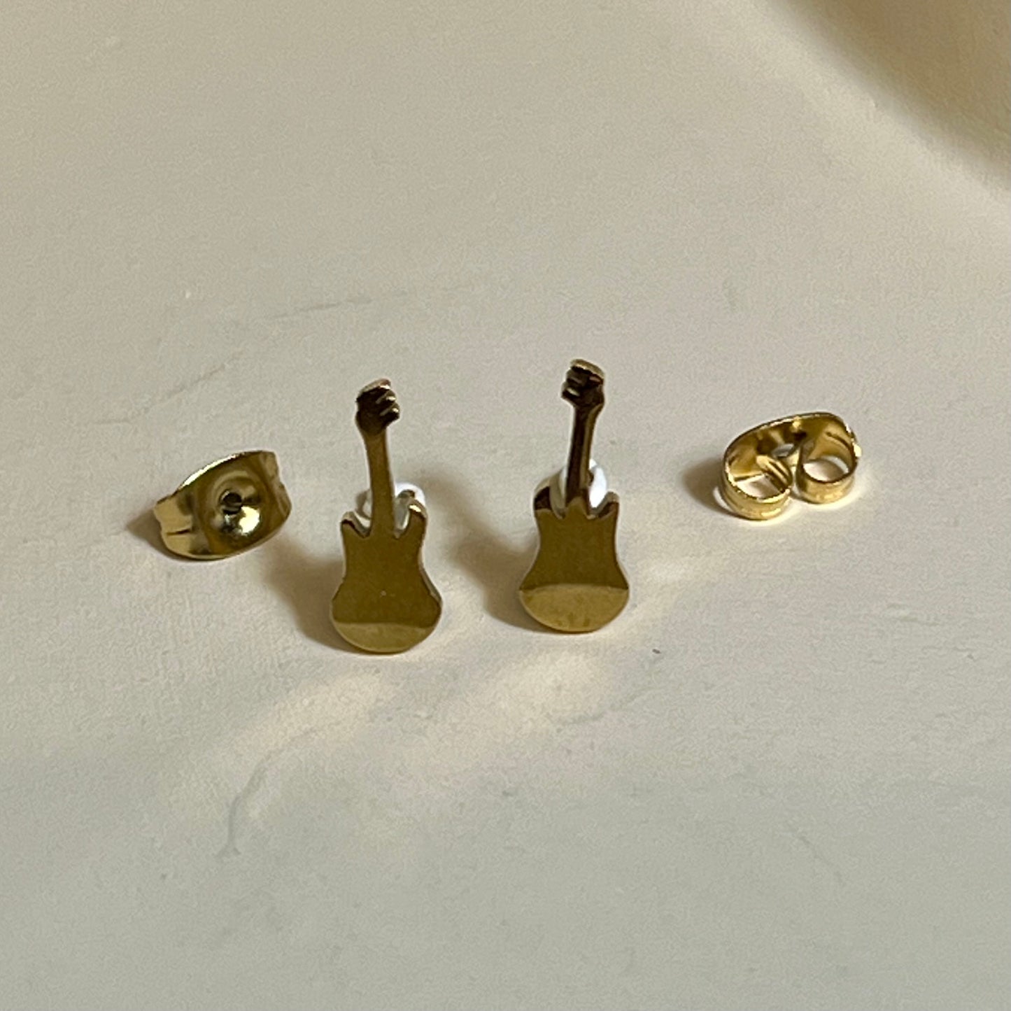 Boucles d’Oreilles en Acier Inoxydable B024 – Doré ou Argenté | Hypoallergéniques et Résistantes à l’Eau