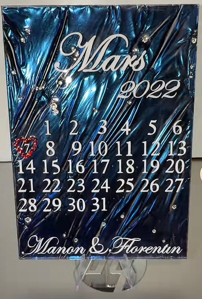 Plaque Plexiglas Personnalisée Calendrier – Cadeau Date Spéciale avec Strass et Résine | Format 10x15 cm