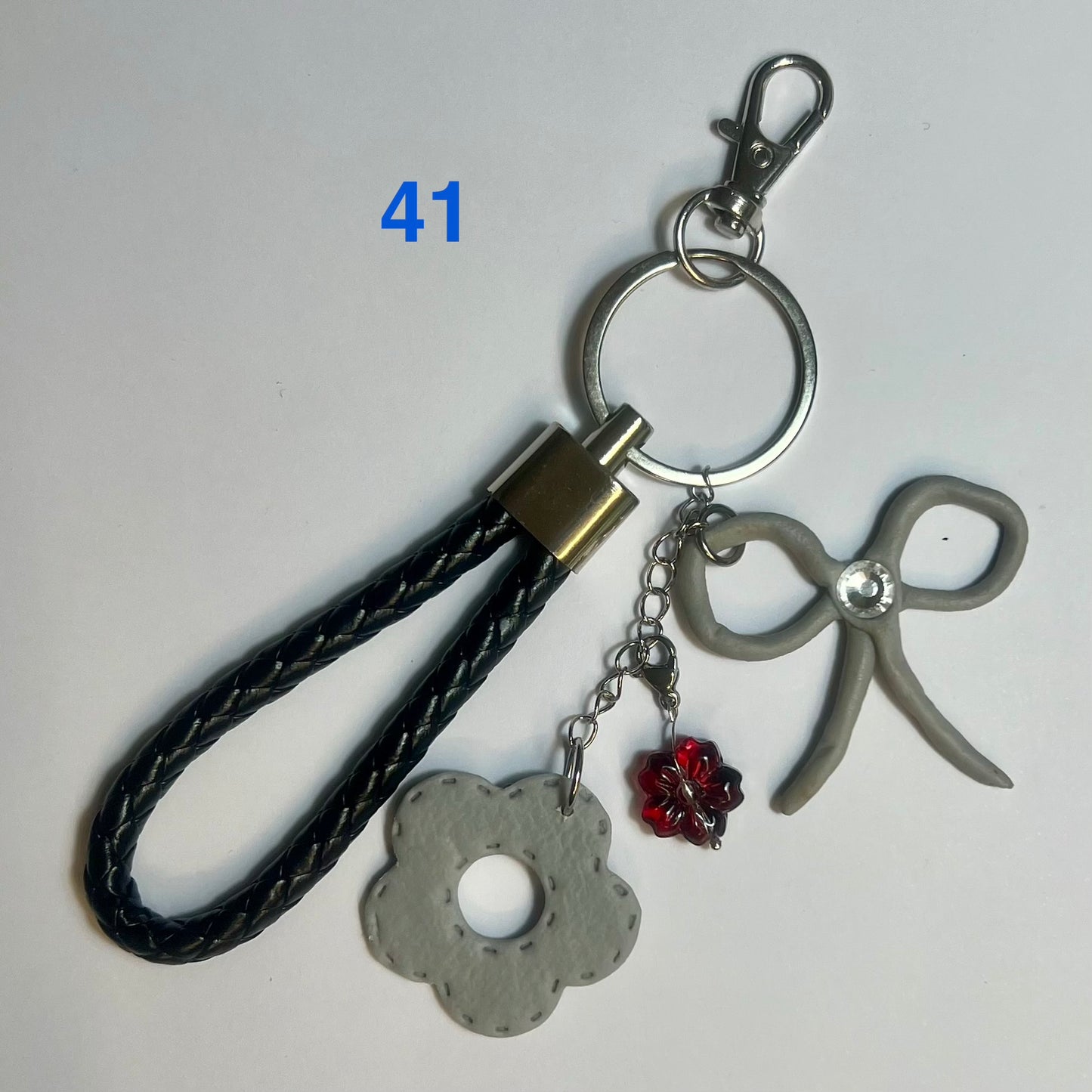 ✨ Bijou de Sac et Porte-Clés Fantaisie – Accessoire Tendance avec Breloques