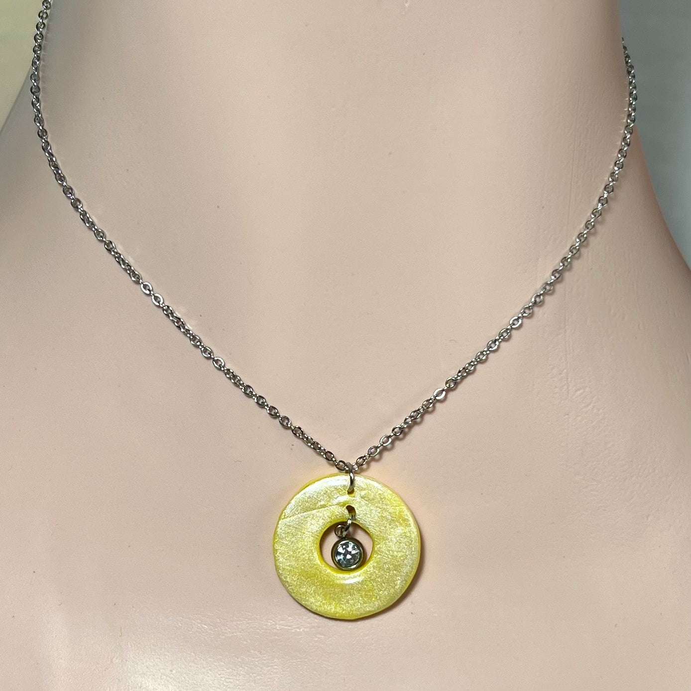 Colliers Halo – Acier inoxydable, pâte polymère nacrée et strass scintillant