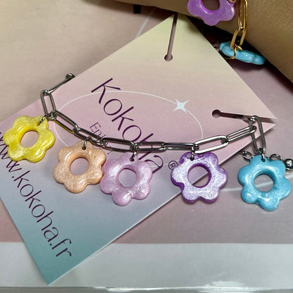 Bracelet Multi Flora Nacré Pastel – Fleurs en pâte polymère et chaîne inoxydable ajustable