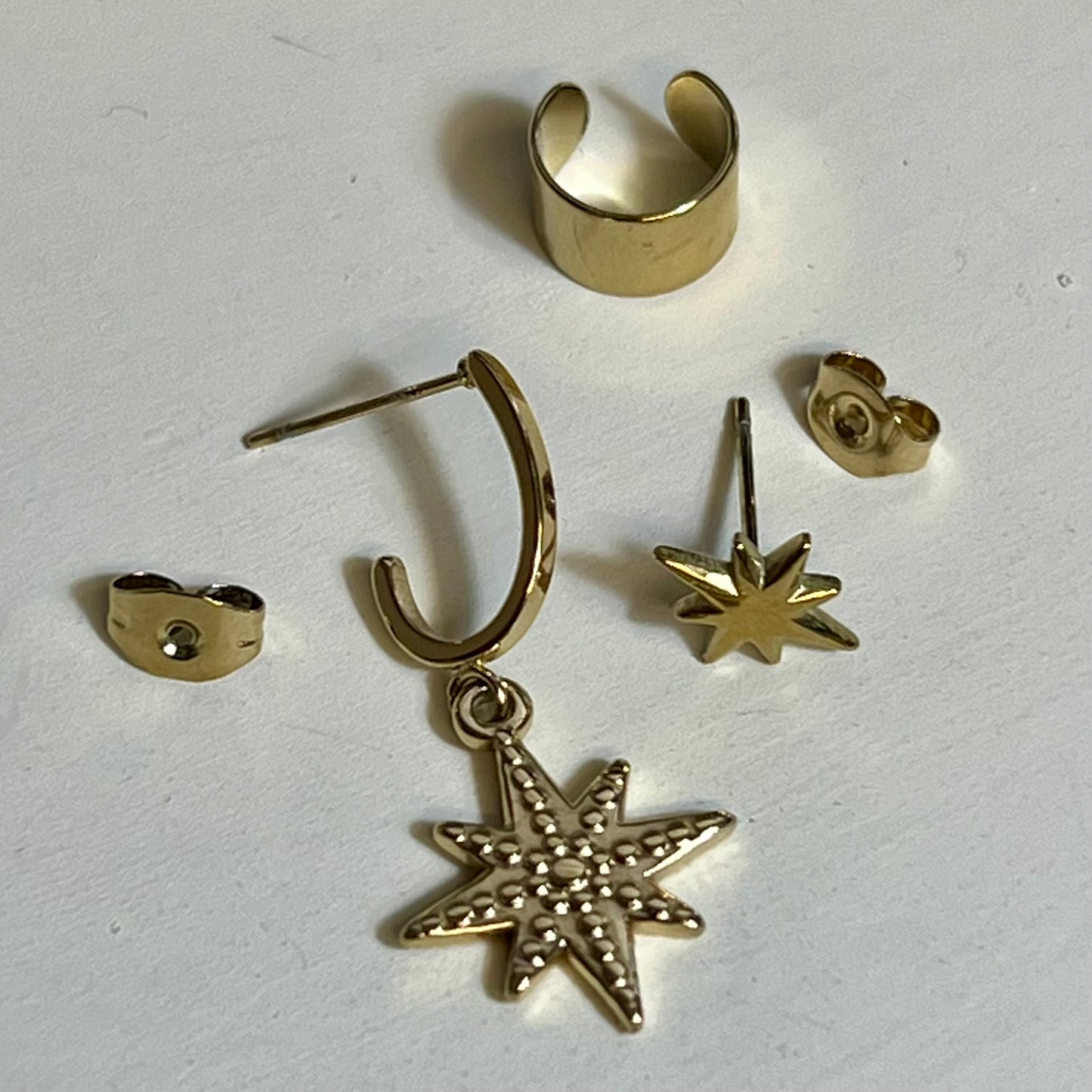 Mono Boucle d’Oreilles et Bague d'oreilles en Acier Inoxydable B053 – Doré ou Argenté | Hypoallergéniques et Résistantes à l’Eau
