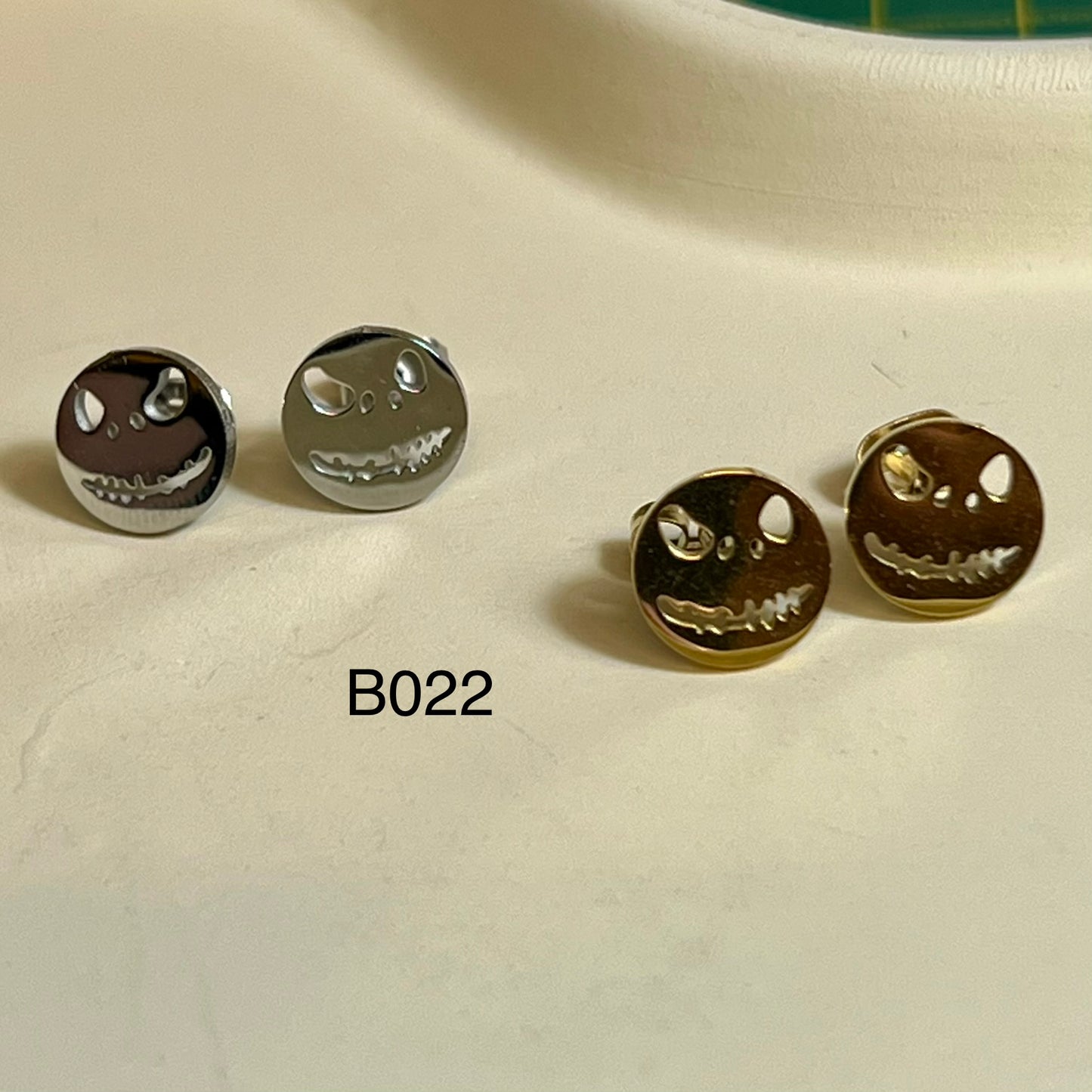 Boucles d’Oreilles en Acier Inoxydable B022 – Doré ou Argenté | Hypoallergéniques et Résistantes à l’Eau