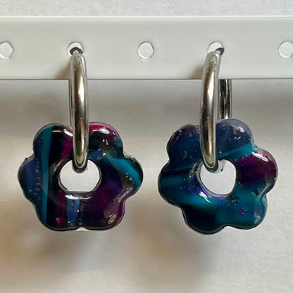 Pampilles Flora (20mm) – Paires de fleurs en pâte polymère (sans créoles)