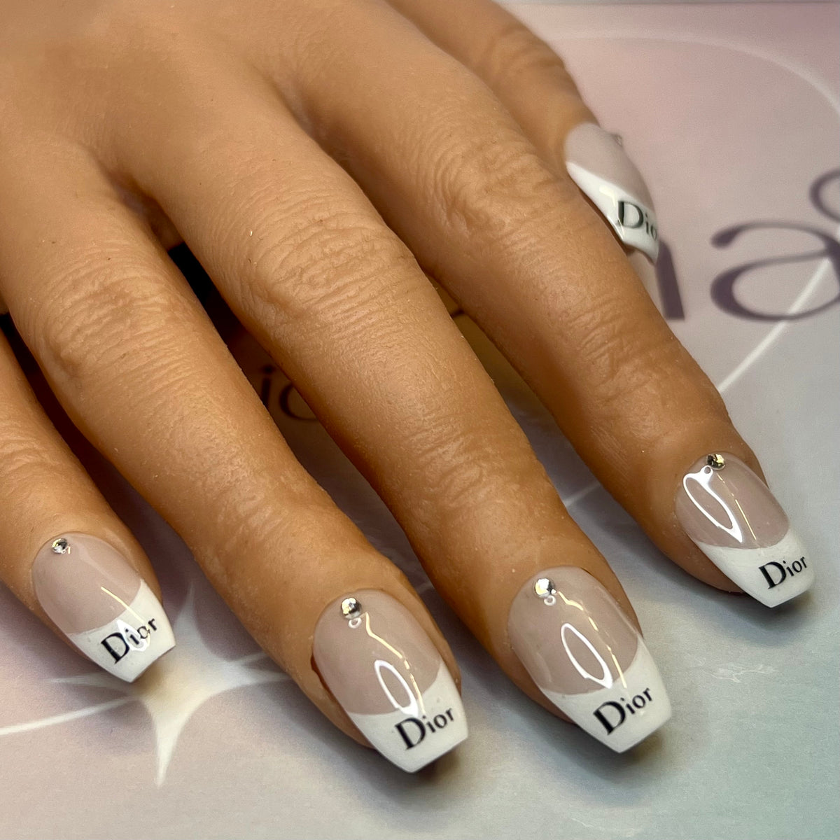 Fast Nails F015 French avec strass portés sur les ongles