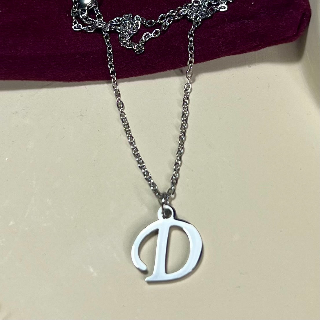 Collier Lettre Initiale en Acier Inoxydable – Doré ou Argenté | Cadeau Personnalisé à Petit Prix