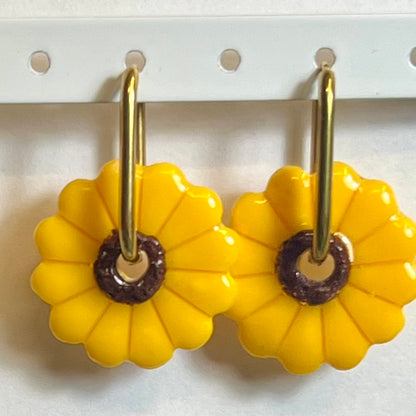Pampilles GlowSun (25mm) – Tournesols en pâte polymère mate ou brillante (vendues par paires, sans créoles)