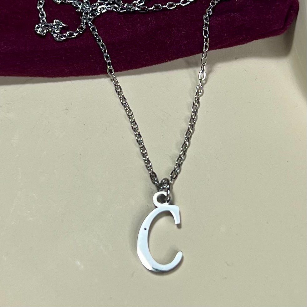 Collier Lettre Initiale en Acier Inoxydable – Doré ou Argenté | Cadeau Personnalisé à Petit Prix