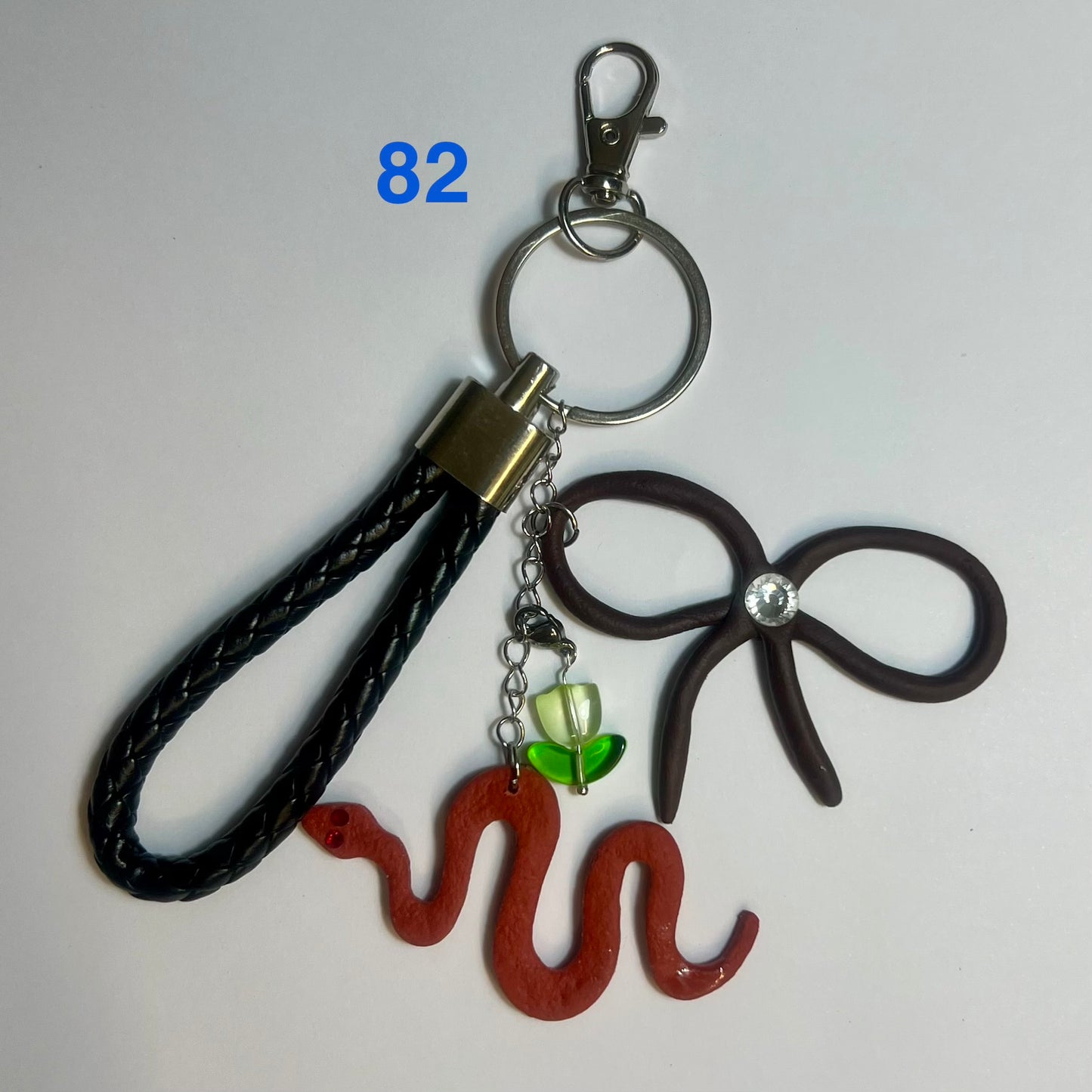 ✨ Bijou de Sac et Porte-Clés Fantaisie – Accessoire Tendance avec Breloques