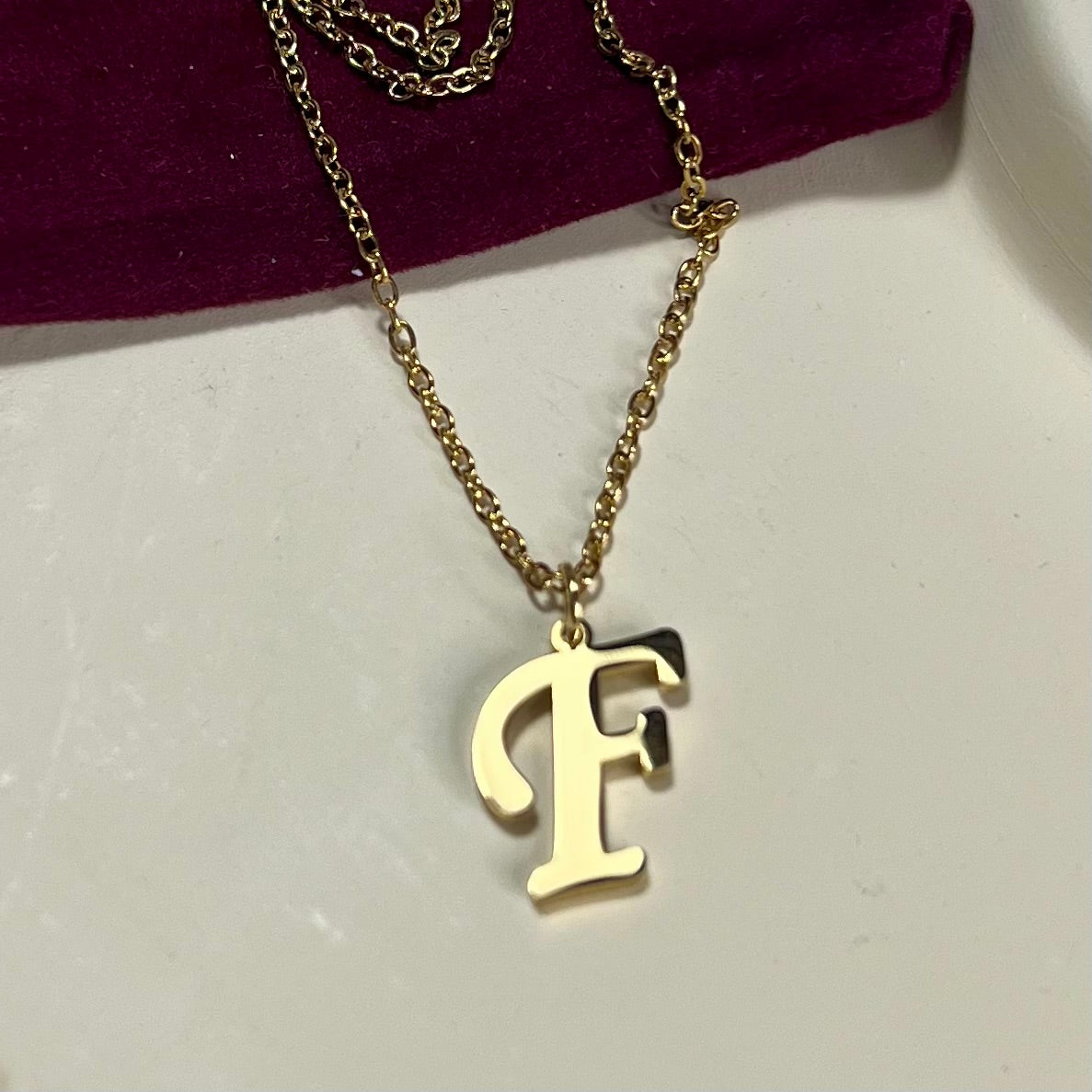 Collier Lettre Initiale en Acier Inoxydable – Doré ou Argenté | Cadeau Personnalisé à Petit Prix