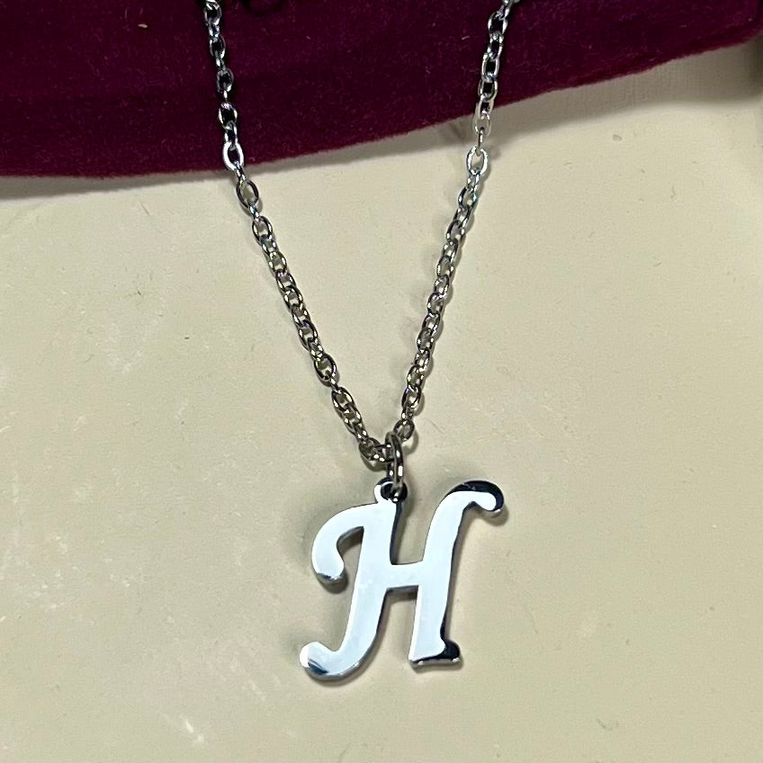 Collier Lettre Initiale en Acier Inoxydable – Doré ou Argenté | Cadeau Personnalisé à Petit Prix