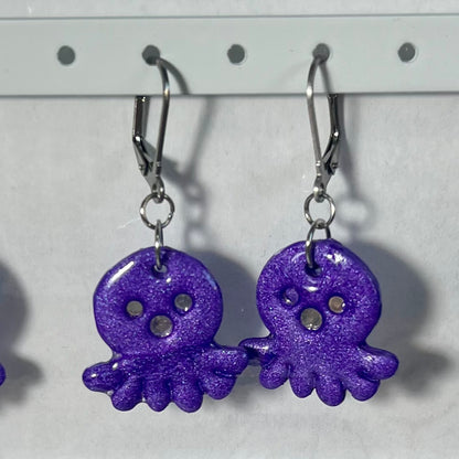 Boucles d'Oreilles Poulpy – Bijou marin fait main en acier inoxydable et pâte polymère métallisée (4 coloris)