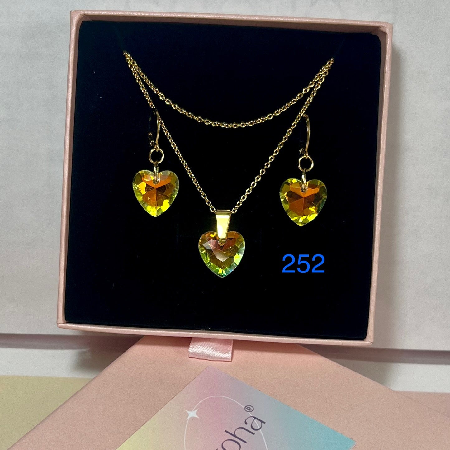 Parure Élégance Cœur Cristal – Collier & Boucles d’Oreilles en Acier Inoxydable (Boîte Cadeau Incluse)