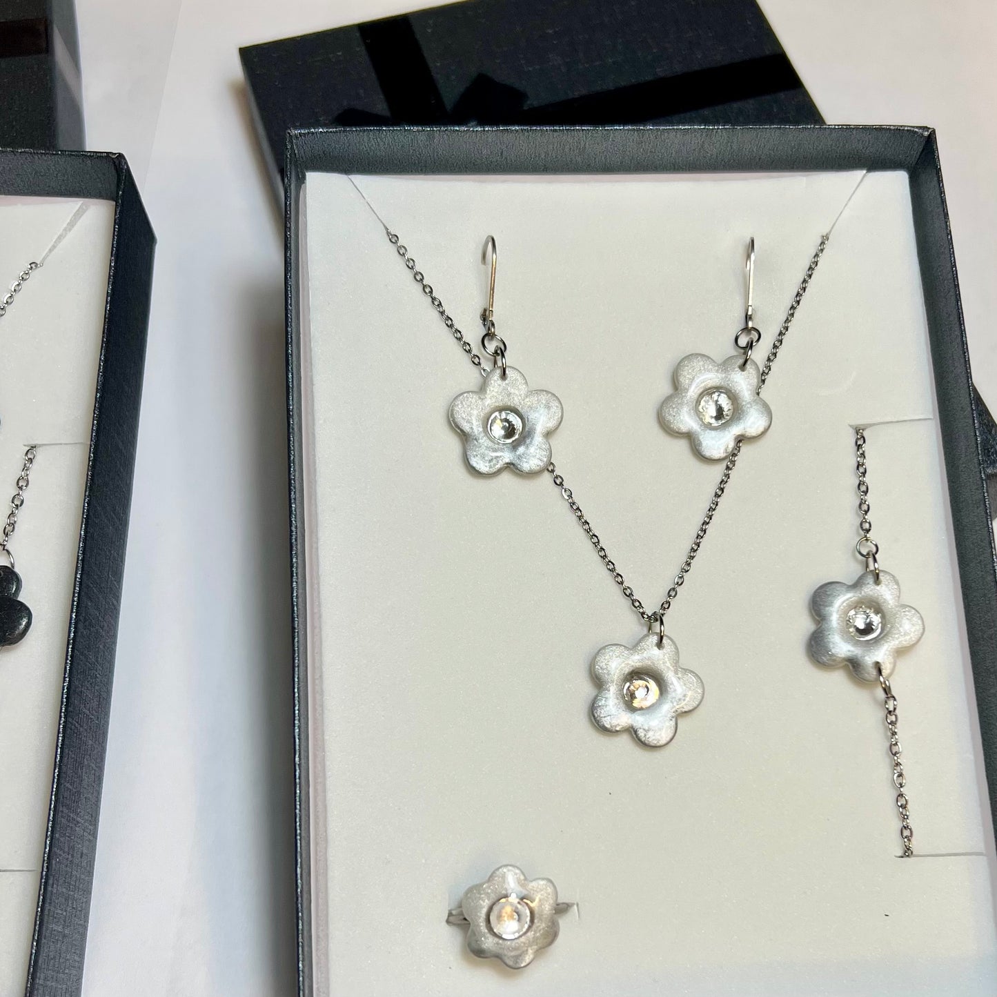 Parure Complète Acier Inoxydable & Pâte Polymère – Collier, Bracelet, Bague & Boucles Assortis | Coffret Cadeau