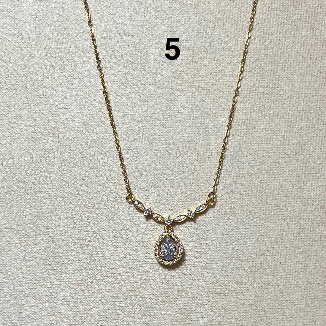 Collier Doré en acier inoxydable N° 5 (40cm+ 5cm) – Ajustable, hypoallergénique et résistants à l’eau