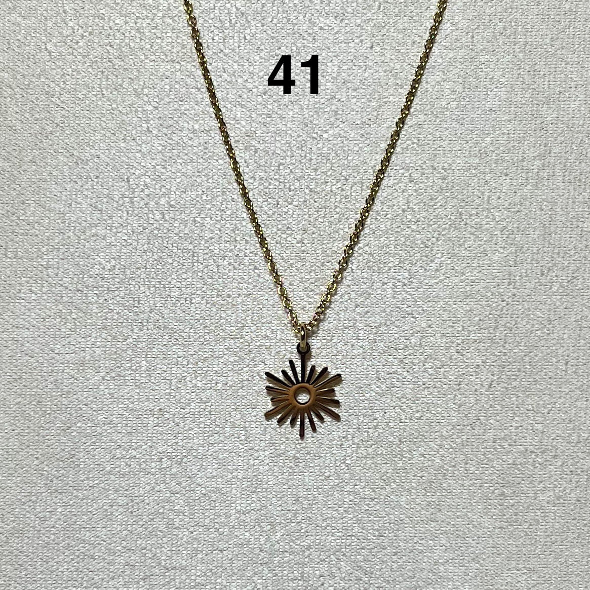 Collier Doré en acier inoxydable N° 41 (56cm) – Ajustable, hypoallergénique et résistants à l’eau