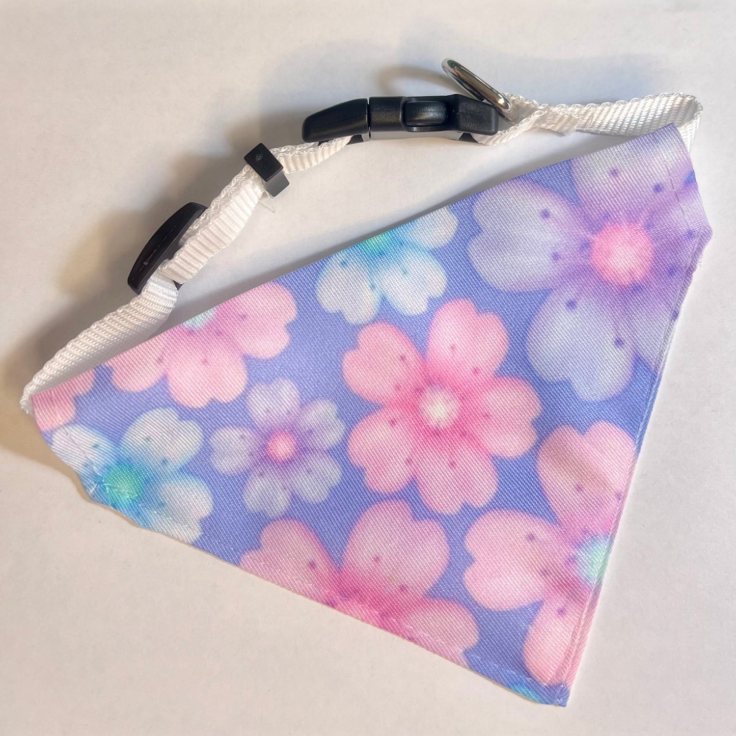 Bandana B006 pour Chien et Chat Réglable – Foulard Animal Coloré avec Anneau pour Médaille