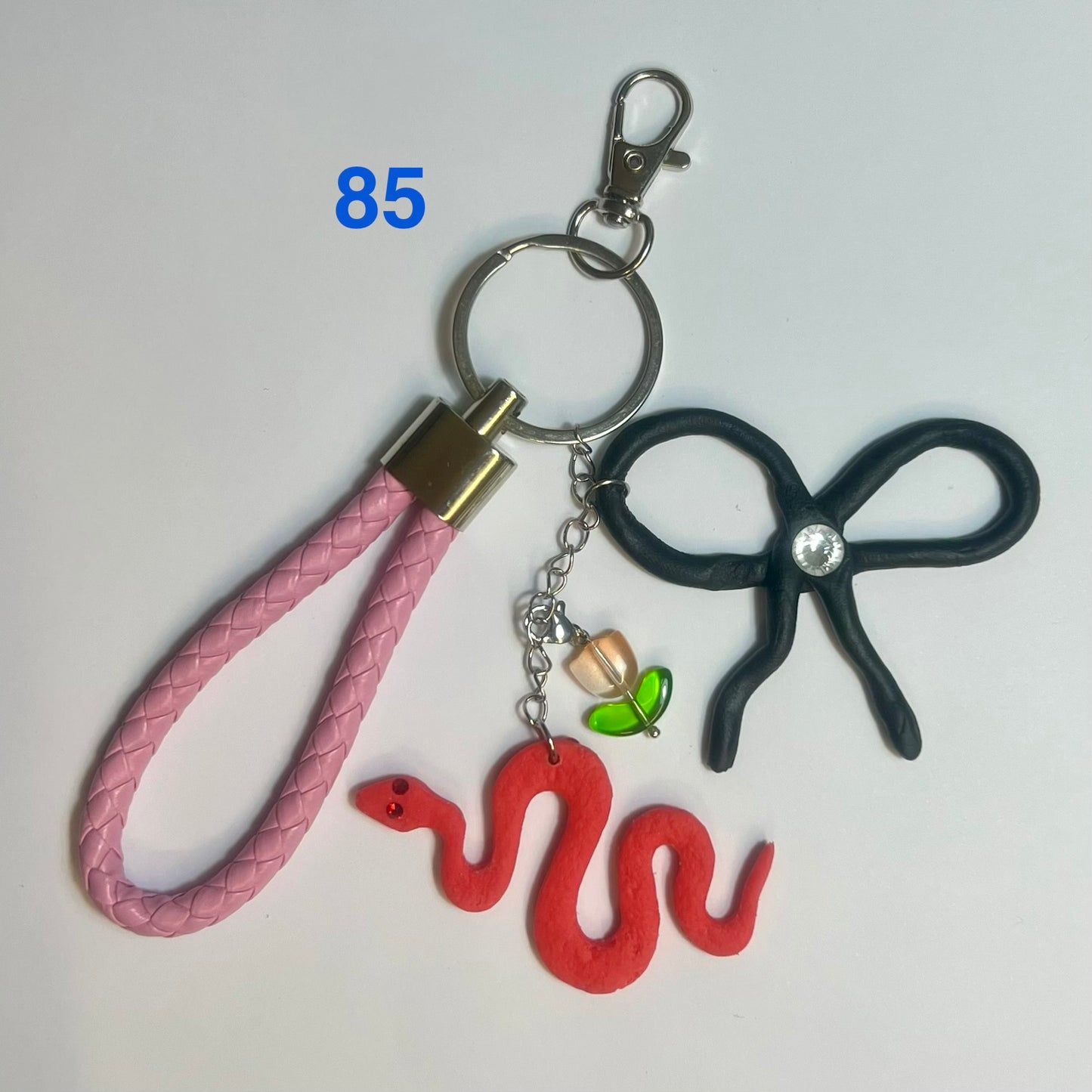 ✨ Bijou de Sac et Porte-Clés Fantaisie – Accessoire Tendance avec Breloques