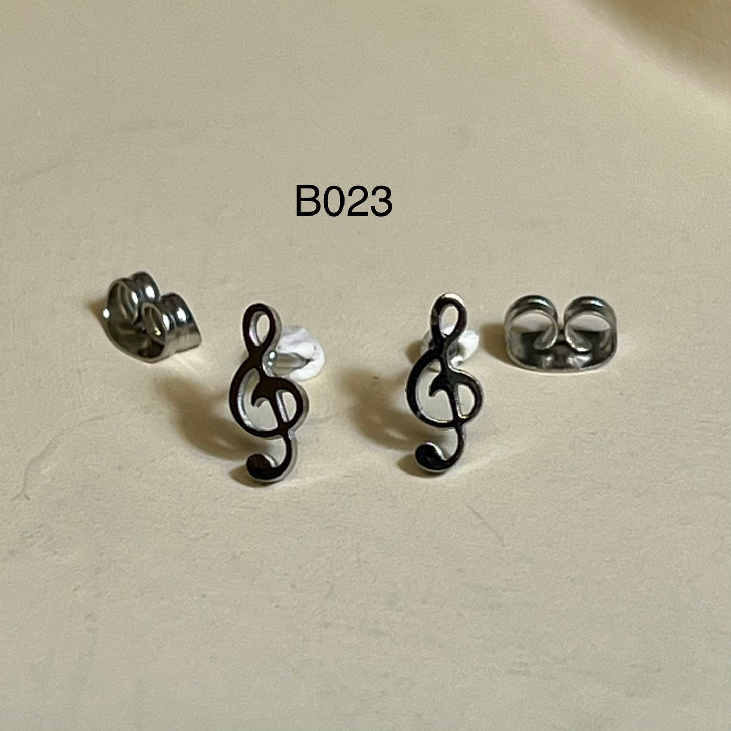 Boucles d’Oreilles en Acier Inoxydable B023 – Doré ou Argenté | Hypoallergéniques et Résistantes à l’Eau
