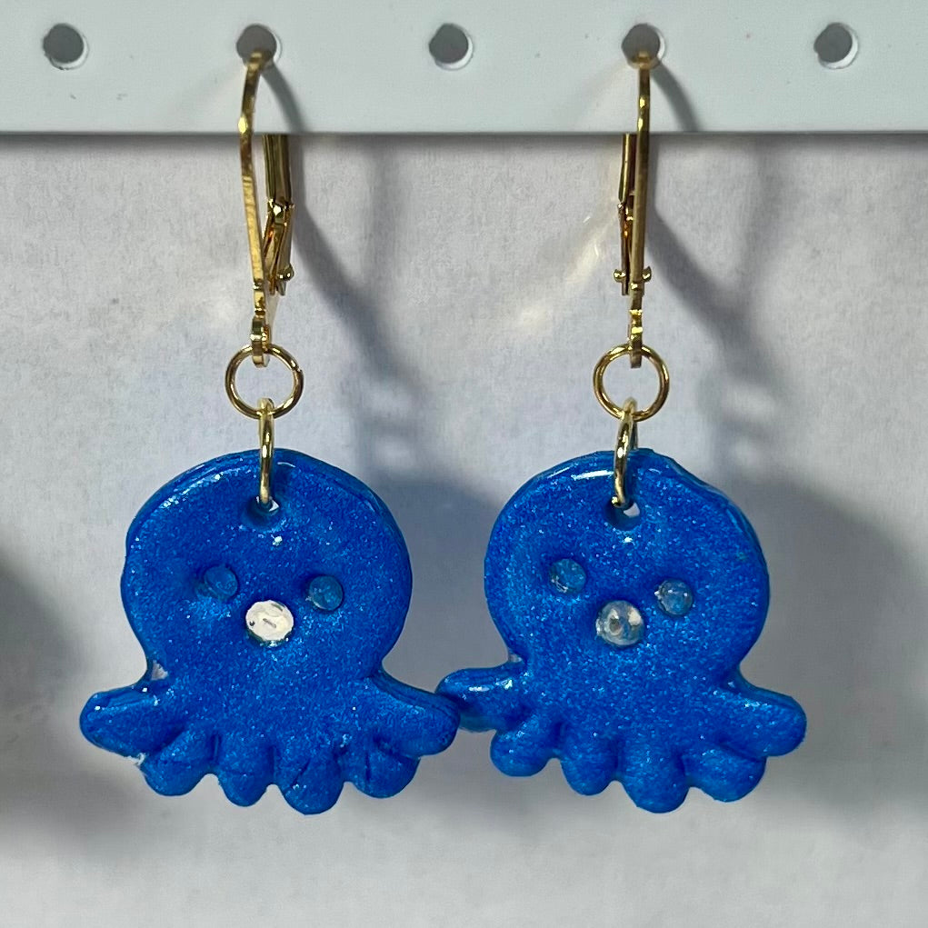 Boucles d'Oreilles Poulpy – Bijou marin fait main en acier inoxydable et pâte polymère métallisée (4 coloris)